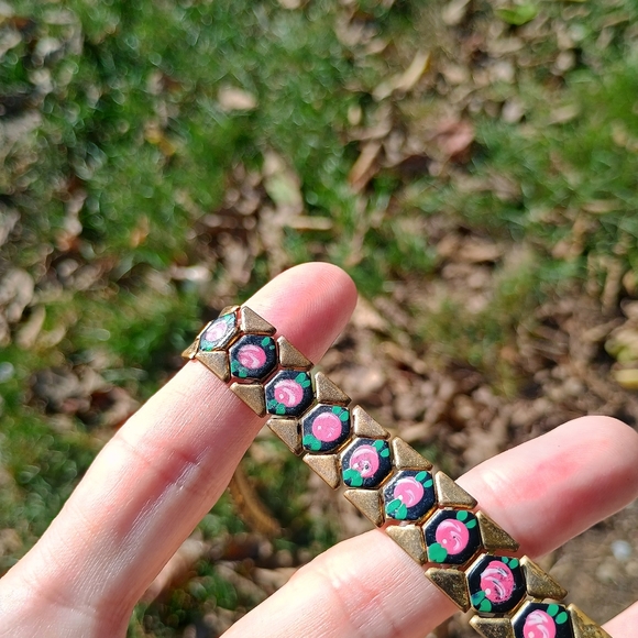 Vintage, 1950s gold tone panel chain necklace w black enamel and hand-painted - Picture 12 of 13